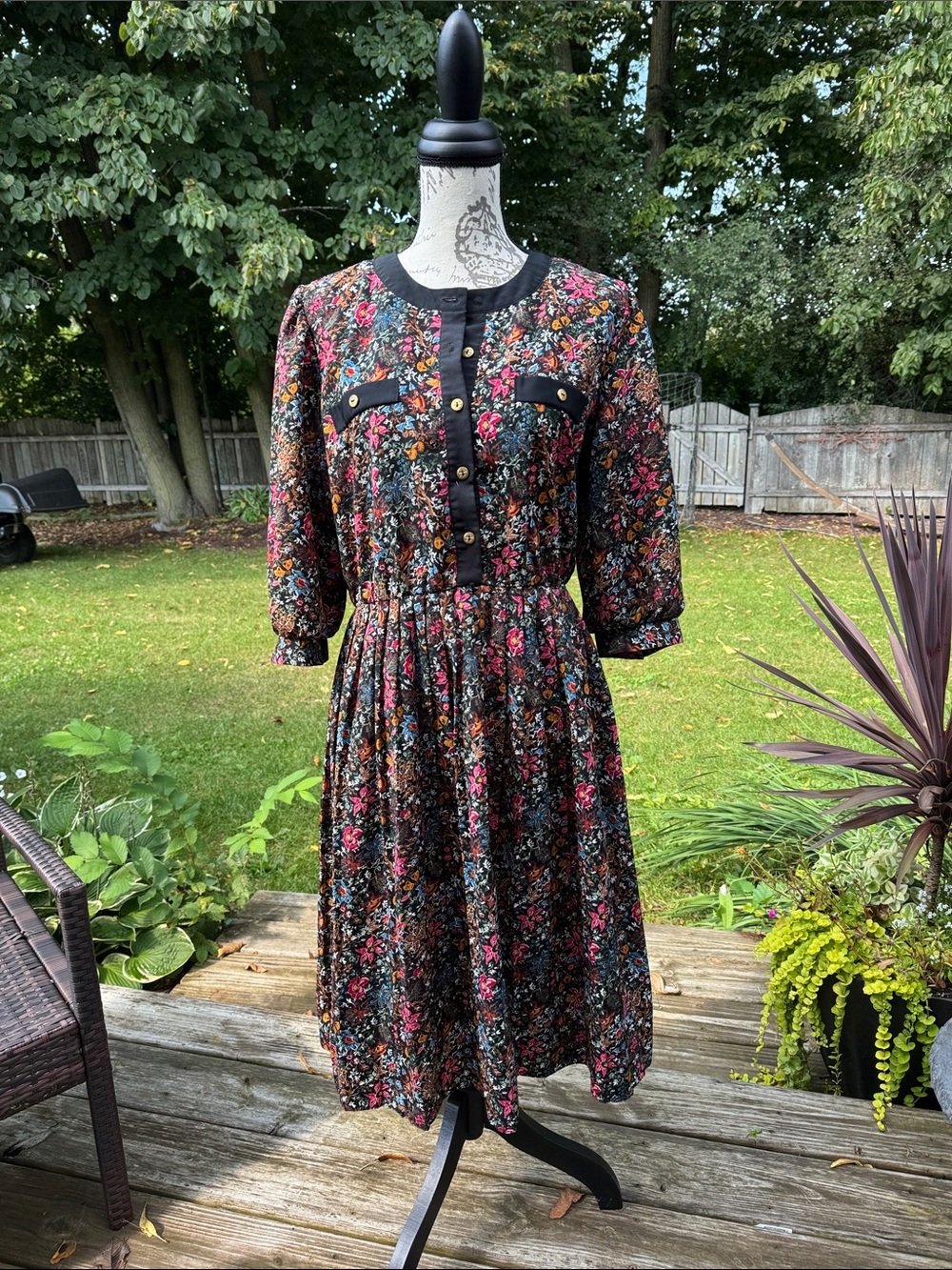 Vintage Floral Button-Front Midi Dress in Black Floral Print